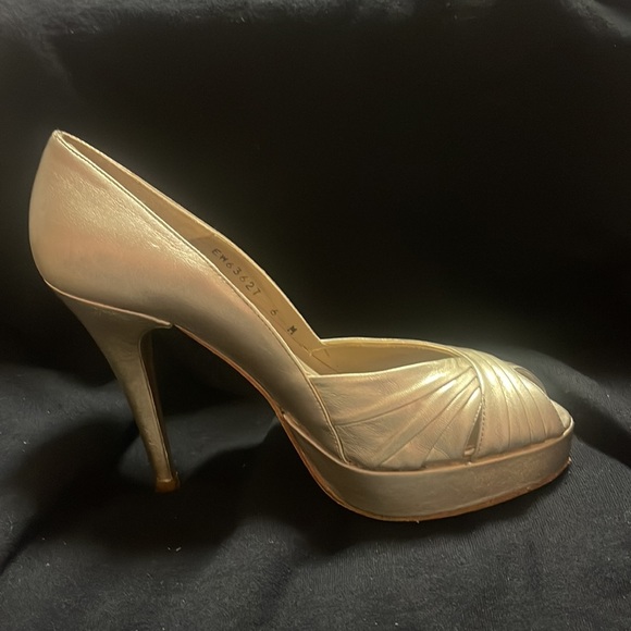 Stuart Weitzman Metallic Gold Heels USA Size 6 - Picture 11 of 13